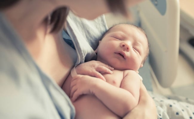 Bapa Zaman Moden Pandang Enteng Pengurusan Uri Bayi? Ini Cara Cuci & Tanam Mengikut Islam