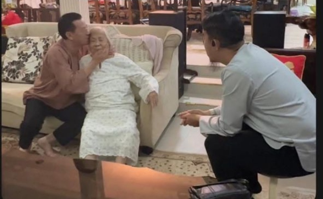Ibu Berusia 101 Tahun Peluk Islam Selepas Didakwah Anak Sendiri – ‘Bertuah Allah Kurniakan Hidayah’
