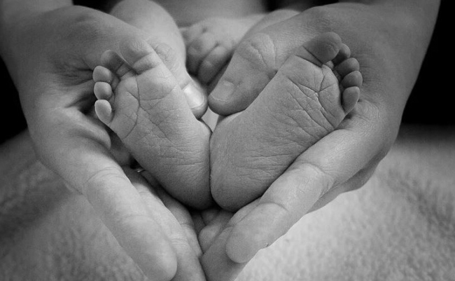 Guru Kongsi Pengalaman Anak Meninggal Sehari Selepas Dilahirkan – ‘Balik Hospital Baby Dah Ready Nak Disolat & Dikafankan’