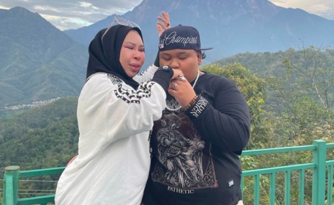 [VIDEO] ‘Semoga Mama Sentiasa Kuat Menjalani Segala Cabaran & Dugaan Yang Datang’ – Cik B