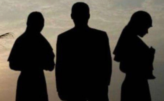 Ayah Diam-Diam Bercinta Dengan Janda Sampai Nak Kahwin, Anak Tak Restu Sebab Hutang Keliling Pinggang – ‘Tiap Hari Mak Call, Menangis’