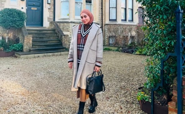 Uyaina Arshad Seronok Dapat Sambung Pengajian Di Universiti Oxford, Harap Anak Sulung Ikut Jejak Langkah – ‘Nanti Mama Babah Pula Hantar Urhan Belajar’