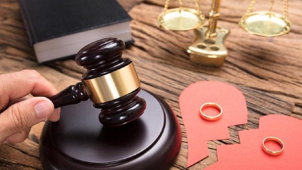 Suami Menyesal Terlafaz Talak 3, Berang Isteri Terlanggar Kereta Mewah – ‘Aku Tahu Aku B*doh’