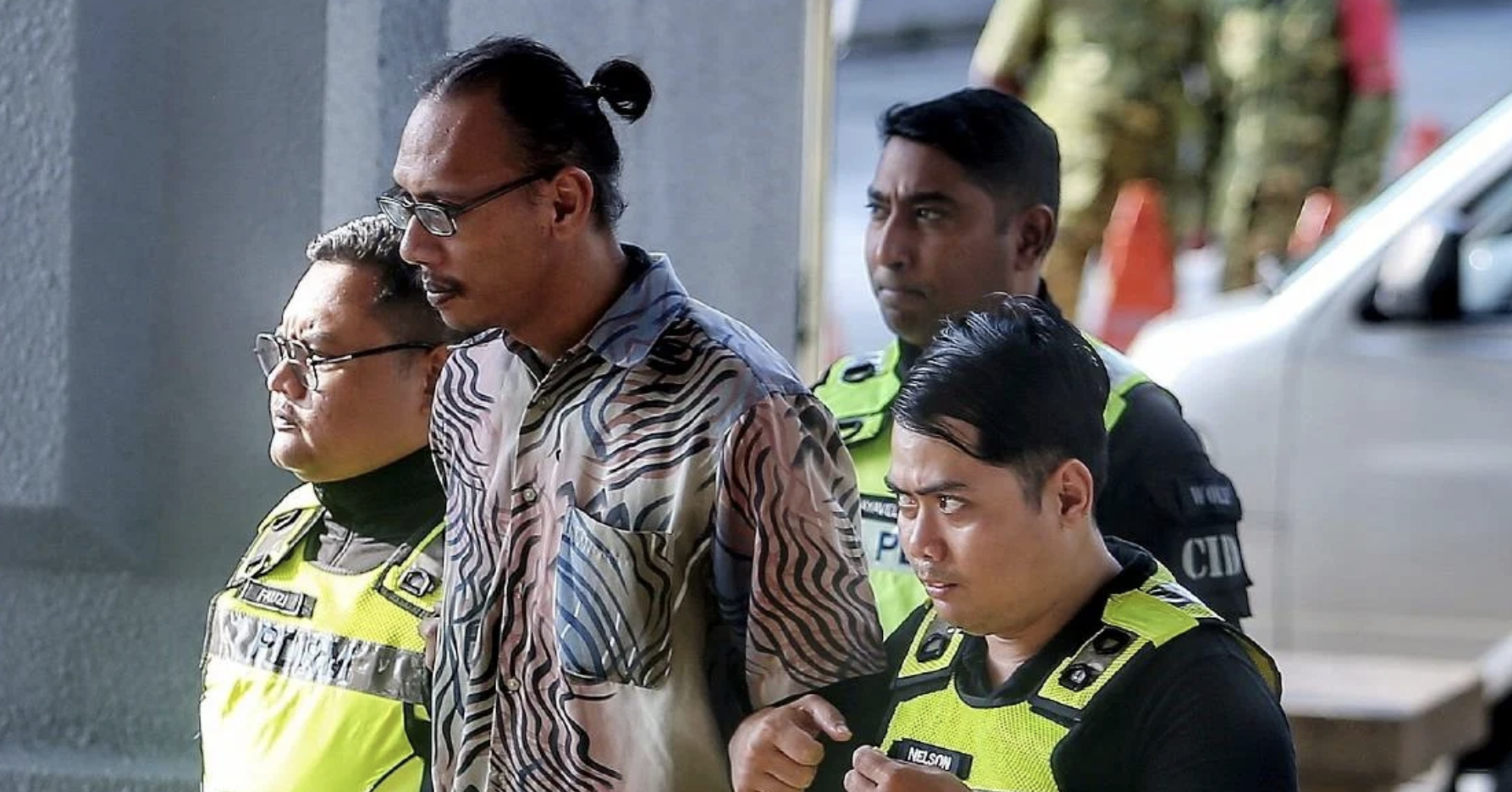 Ugut Harith Iskander & Keluarga, Tukang Rumah Dipenjara Lima Bulan