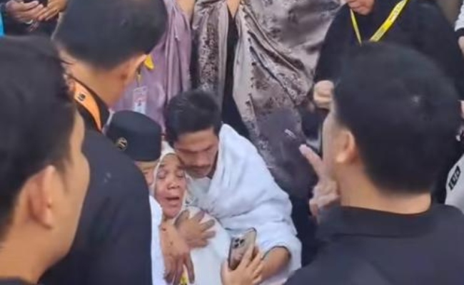 [VIDEO] Individu Didakwa M*ti Dipijak Ketika Cium Hajar Aswad, Netizen Pesan ‘Jangan Sampai Memudaratkan Diri’
