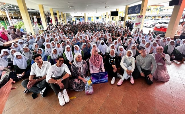 Program Tonton Gen+ Suai Kenal Sekolah Buatkan Lebih 1,000 Murid Terinspirasi Dengan Kehadiran Selebriti Popular & SAFI Shayla