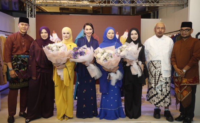 Usahawan Terkenal Baju Raya Utamakan Keselesaan, Letak Harga Mampu Milik – ‘Yang Penting Sopan & Menutup Bahagian Yang Perlu’