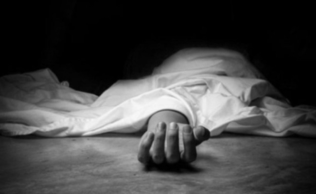 Gara-Gara Perselisihan Faham, Lelaki Maut Ditik*m Isteri Di Depan Rumah