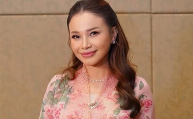 Rossa Dah Lebih 10 Tahun Tak Beli Baju Raya – ‘Setiap Kali Lebaran Rakan-Rakan Designer Akan Hadiahkan’