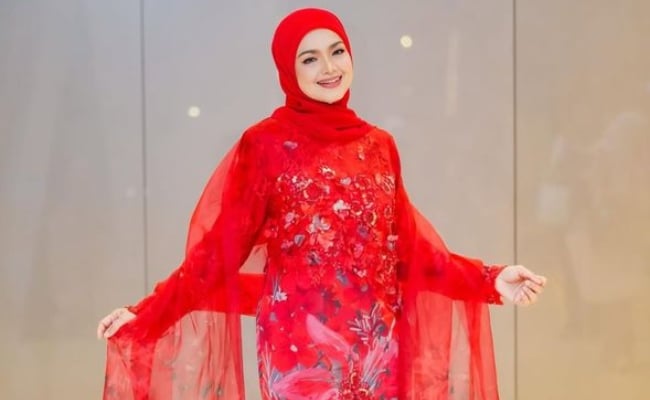 [VIDEO] Siti Nurhaliza Simpan Impian Tinggal Di Mekah, Harap Tidak Lagi Perlu Bernyanyi – ‘Suara Itu Aurat & Saya Niatkan Kerana Allah’