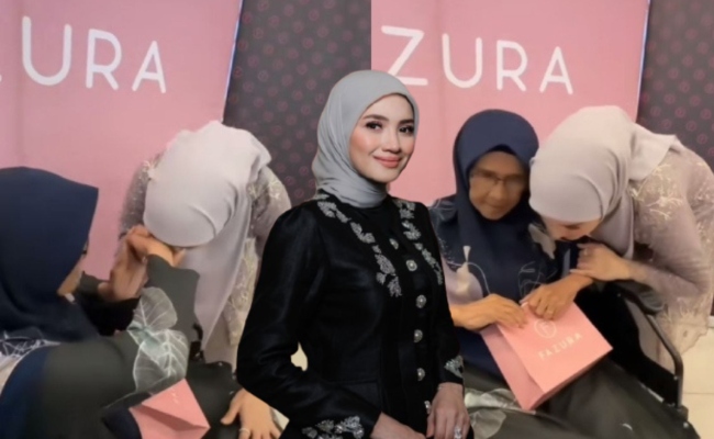 [VIDEO] Fazura Sopan Layan Peminat Warga Emas, Netizen Puji Tak ‘Fake’ – ‘Macam Mana Boleh Benci Orang Sebaik Ini?’
