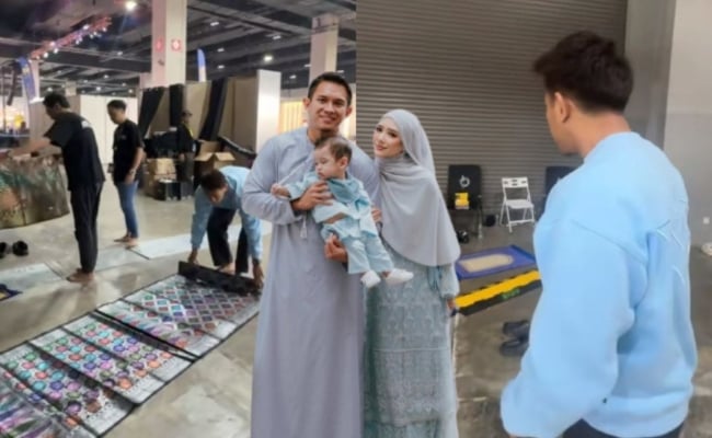 [VIDEO] Opai Tak Tinggal Solat, Netizen Sifatkan Fatin Afeefa Beruntung – ‘Dia Jaga Tiang Agama, Memang Jodoh Yang Tepat’