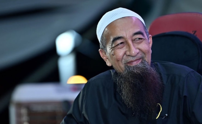 [VIDEO] Boleh Ke Anak-Anak Bayar Zakat Fitrah Untuk Ibu Bapa? Ini Penjelasan Ustaz Azhar Idrus