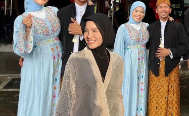Netizen Dakwa Nampak ‘Baby Bump’, Shuib & Watie Hanifiah Bakal Timang Anak?