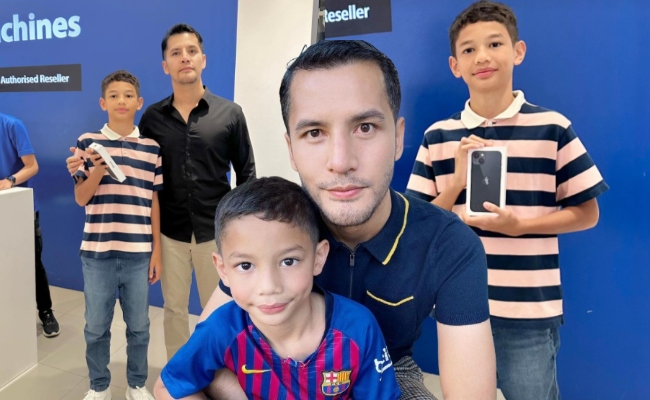 Aliff Syukri Dipuji ‘Humble’, Tunai Janji Belikan Anak Telefon Di Usia 13 Tahun – ‘Dia Beli Bukan Yang Latest Punya’