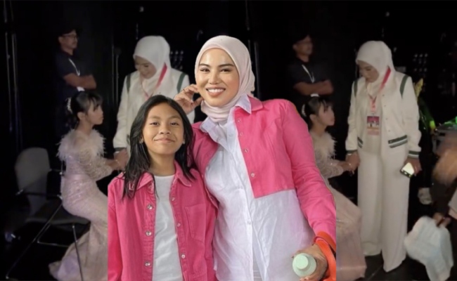 [VIDEO] Netizen Puji Watie Hanifiah Ibu Tiri Penyayang, Sifatkan ‘Kiriman Tuhan’ Pengganti Arwah Siti Sarah