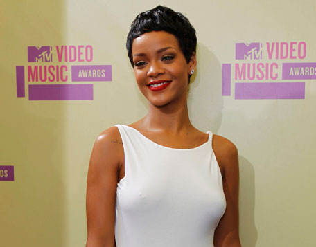 Rihanna Abadikan Kisah Chris Brown Dalam ‘Diamond’.