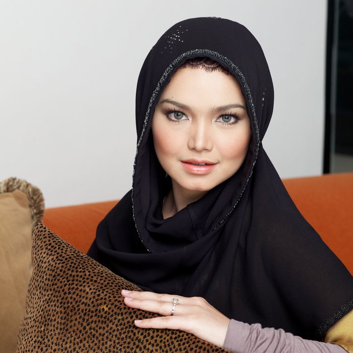 Fara Fauzana Kalahkan Dato’ Siti Nurhaliza