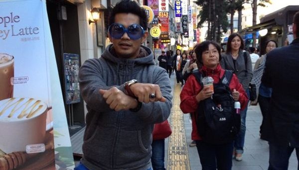 Foto : Fizz Fairuz Bergambar Ala “Gangnam Style” Di Korea