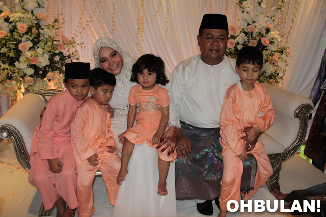 37 Foto Hi-Res Pernikahan Anne Ngasri & Mohd Sumali