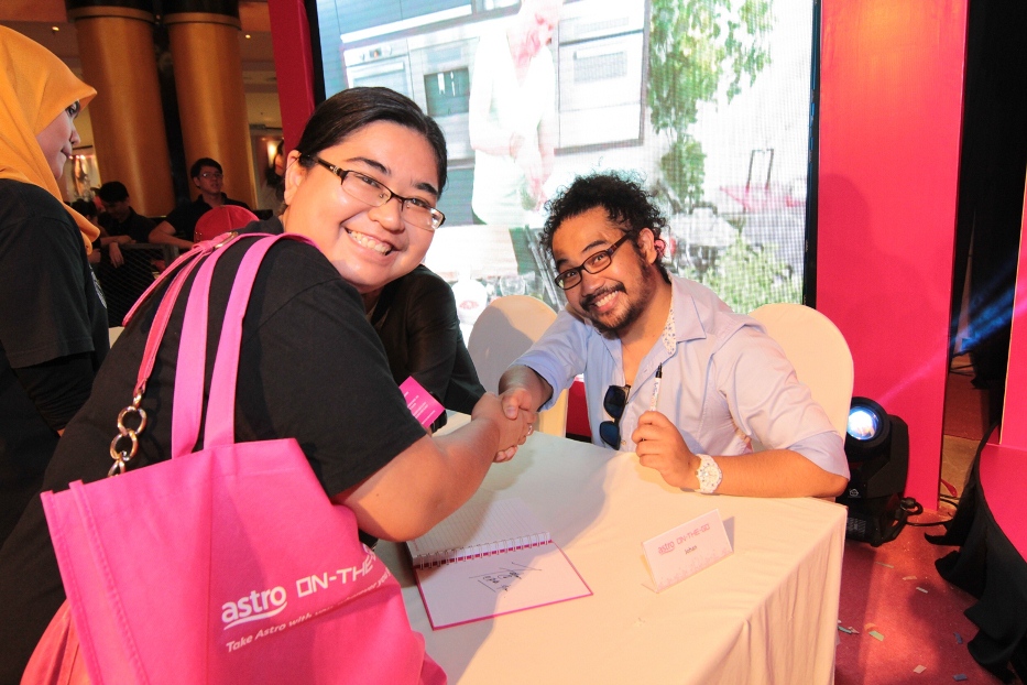 Johan Raja Lawak at the meet and greet session for Astro On-The-Go LIVE Explorer