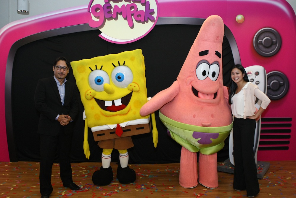 Khairul & Jastina bersama Spongebob & Patrick