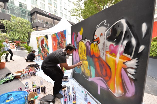 One of the graffiti finalists in action