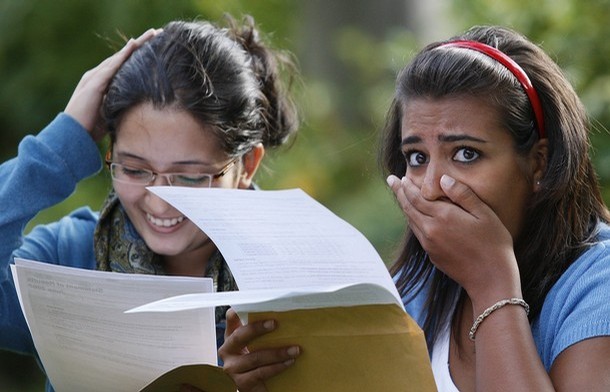 Pupils Nedah Kanitkar (L) and Aneesha Malik from Withington Girls School in Manchester, northern England, react after receiving their A-level exam results, August 16, 2007. Nedah received four A grades, Aneesha received three grade A's and a grade B. More than a quarter of A-level papers received the top grade this year, the highest percentage ever, according to figures released on Thursday.   REUTERS/Phil Noble (BRITAIN)
