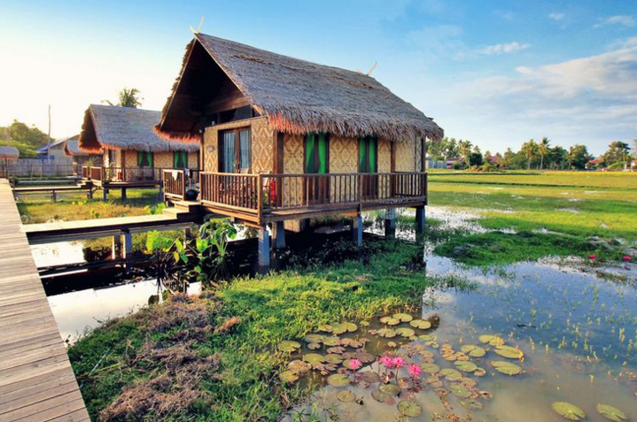 Bosan Dengan Pantai? Bertemakan Village Style, Resort Di ...