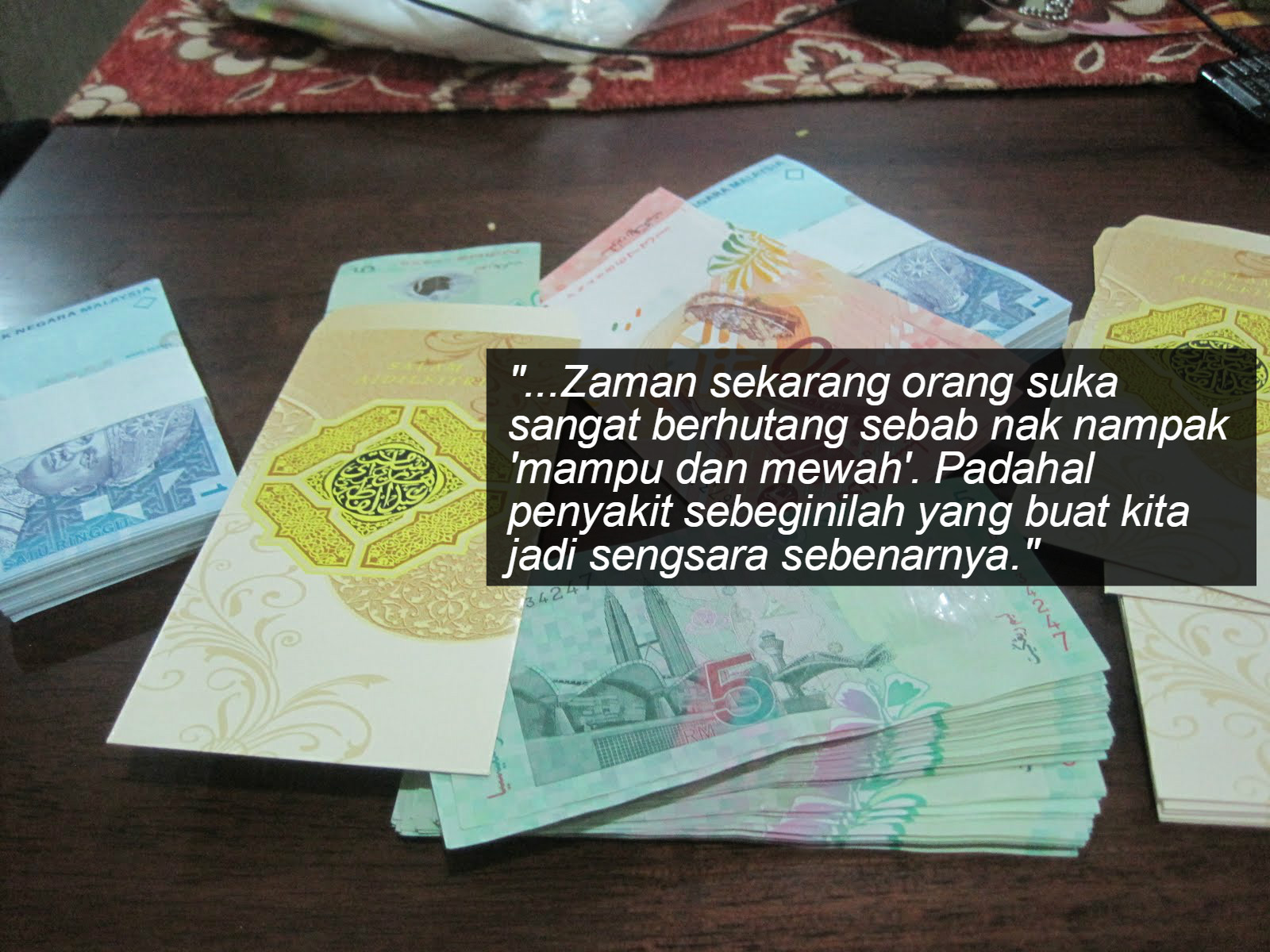 Risau Kena Bagi Duit Raya? Ini 9 Nasihat Paling Win Korang Kena Baca