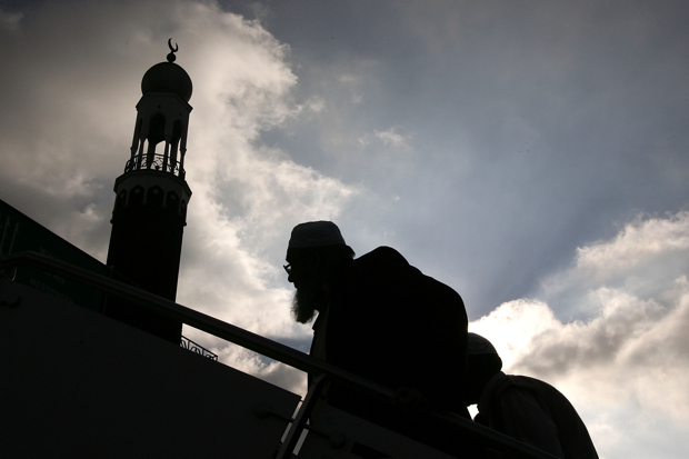 BIRMINGHAM, UNITED KINGDOM - FEBRUARY 02: Muslims arrive for friday prayers at Birmingham Central Mosque on February 2, 2007, Birmingham, England. Around 3,500 attended prayers where religous leaders called for calm in the wake of the nine arrests during anti-terror raids across the city. Detectives are continuing to question nine men in an alleged attempt to conduct an "Iraqi" style kidnap of a British soldier. (Photo by Christopher Furlong/Getty Images)
