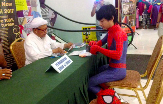 8 Perkara Yang Akan Terjadi Sekiranya Spiderman Berasal Dari Malaysia. Memang Lucu Habis!