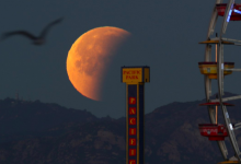 Dinantikan Satu Dunia, Ini 8 Foto Awesome Fenomena Super Blue Blood Moon Di Serata Dunia. Cantik Teruk!
