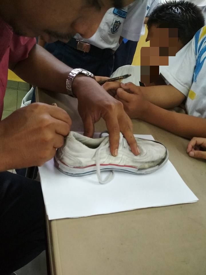 Belikan 55 Kasut Sekolah Untuk Pelajar, Guru Ini Dipuji ...