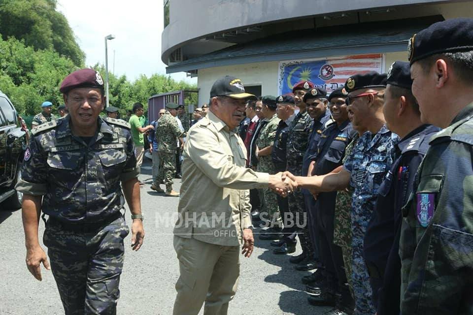 Liew Chin Tong Bidas Tuduhan Pakai Baju Komunis