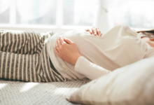 Tingkatkan Risiko Bayi Mati Mengejut, Ini Sebab Ibu Hamil Perlu Elak Tidur Terlentang