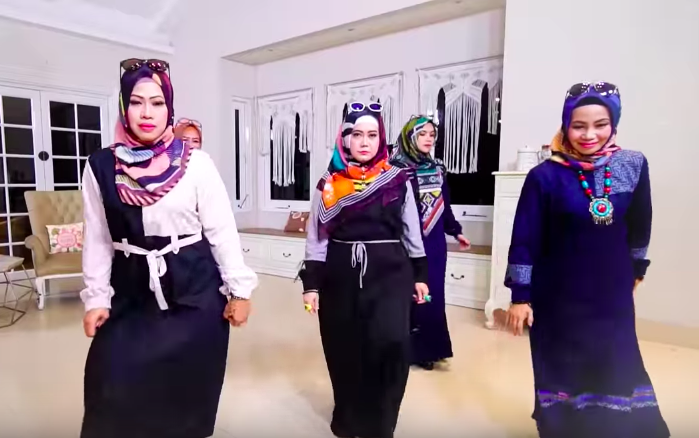 [VIDEO] Apa Yang Jadi Bila ‘BlackPink’ Mula Berhijab & Ajak Tarawih, Confirm Penuh Saf!
