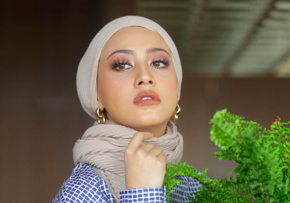 ‘Mulut Macam Longkang!’ – Suka Hati Tegur Kening Orang ‘Bersepah’, Fathia Latiff Cari Pasal?