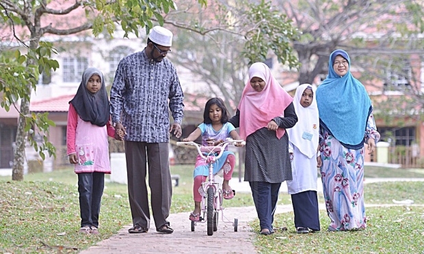 'My One Malaysia Family' – Kisah Keluarga Campur 3 Bangsa 