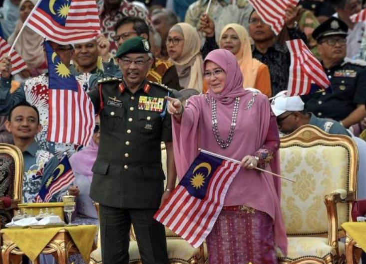 Tuanku Yang Suruh Saya Tangkap Gambar Ditegur Seperti Anak Kecil Ini Respon Permaisuri Agong